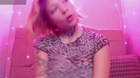 Snapshot of kat_cirice18 chatting on 03.05.25 kat_cirice18 online show from 03.05.25