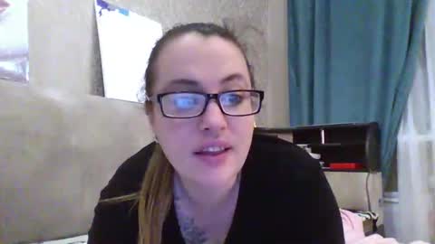 Snapshot of katarios_x chatting on 10.26.25 katarios online show from 10.26.25
