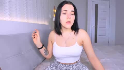 Snapshot of kate_ree_ chatting on 02.01.25 KATE online show from 02.01.25