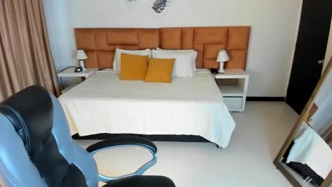 Snapshot of katnia_and_marcuz chatting on 10.05.25 Katnia and Marcuz online show from 10.05.25