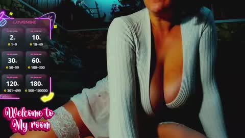 Snapshot of katrinedenev chatting on 10.10.25 KatrineDenev online show from 10.10.25