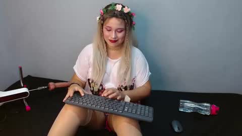 Snapshot of katty_loveless chatting on 10.12.25 Katty Loveless online show from 10.12.25