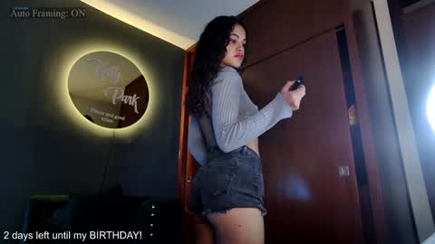 Snapshot of kattypark_ chatting on 01.17.25 Hello Katty lovers online show from 01.17.25