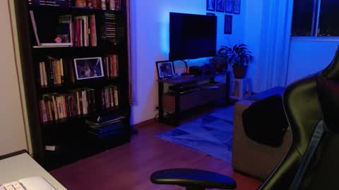 Snapshot of kausaustralys chatting on 11.03.25 Nico M online show from 11.03.25