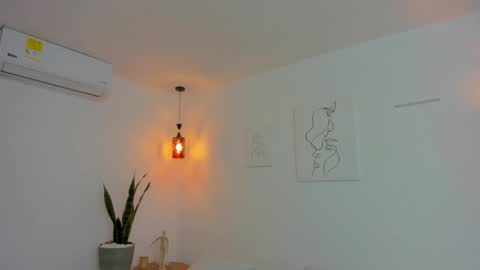 Snapshot of kaylajhonnes6 chatting on 10.12.25      K A Y L A      online show from 10.12.25