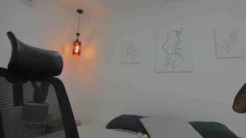 Snapshot of kaylajhonnes6 chatting on 10.16.25      K A Y L A      online show from 10.16.25