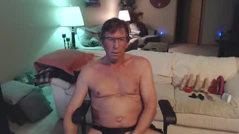 Snapshot of kcgr2323 chatting on 11.17.25 kcgr2323 online show from 11.17.25