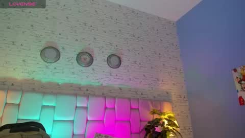 Snapshot of keidancee chatting on 12.24.24 Keidance online show from 12.24.24