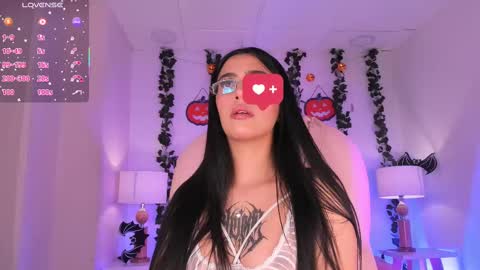 Snapshot of keily_gh1 chatting on 10.11.25 KEILY  online show from 10.11.25