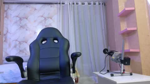 Snapshot of kendall696 chatting on 11.18.25 kendall696 online show from 11.18.25