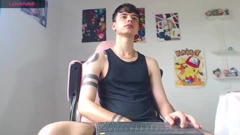 Snapshot of kendall_ros chatting on 01.08.25 kendall ross online show from 01.08.25