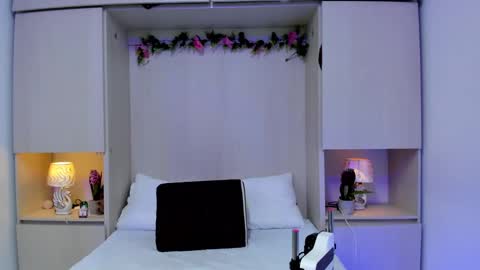 Snapshot of kendallrosse1 chatting on 12.27.24 Kendal online show from 12.27.24