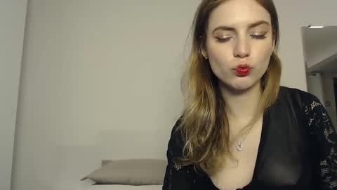 Snapshot of kendallyourdream chatting on 01.12.25 cloe online show from 01.12.25