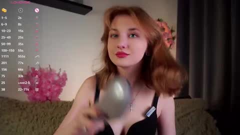 Snapshot of kendrabarby chatting on 10.03.25 Eva online show from 10.03.25