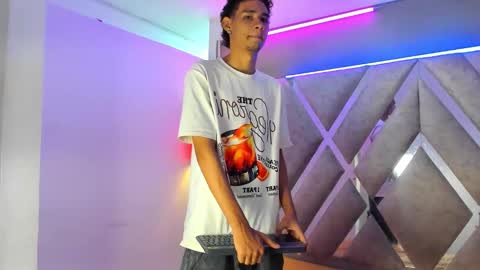 Snapshot of kenix_7 chatting on 11.07.25 kenix online show from 11.07.25