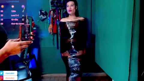 Snapshot of kenllyhot_and_valeriahell chatting on 03.06.25 Valeria slave online show from 03.06.25