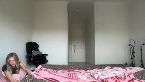 Snapshot of kenziesmithh chatting on 09.09.25 kenziesmithh online show from 09.09.25