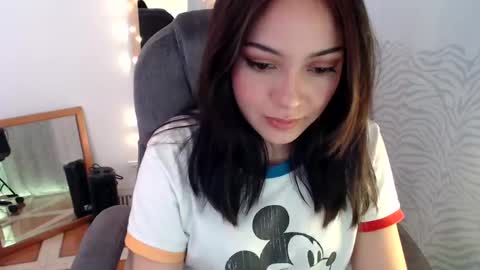 Snapshot of khal_girl chatting on 03.04.25 Liss online show from 03.04.25