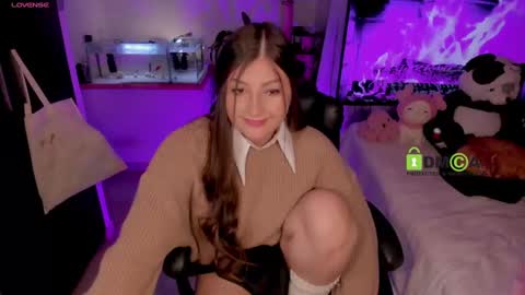 Snapshot of khionebesset chatting on 12.31.24 Khi. online show from 12.31.24