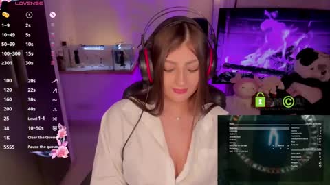 Snapshot of khionebesset chatting on 01.09.25 Khi. online show from 01.09.25