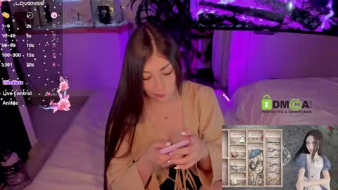 Snapshot of khionebesset chatting on 01.12.25 Khi. online show from 01.12.25