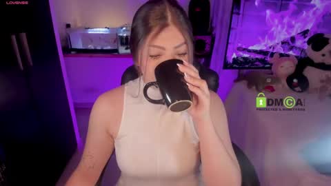 Snapshot of khionebesset chatting on 01.28.25 Khi. online show from 01.28.25