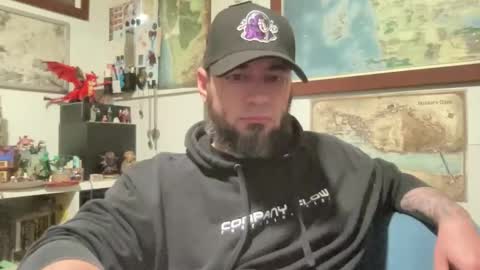 Snapshot of kicker_of_elves chatting on 11.16.25 kicker_of_elves online show from 11.16.25