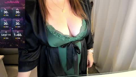 Snapshot of kierareines chatting on 02.01.25 Kiera Reines online show from 02.01.25