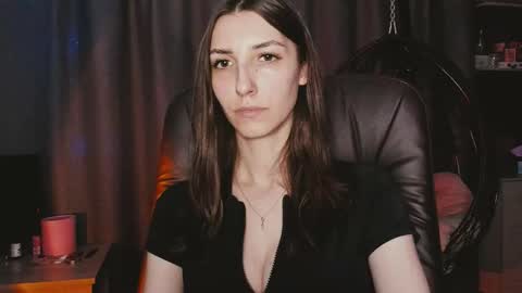 Snapshot of kikies_ chatting on 10.02.25 Mika and Miranda online show from 10.02.25