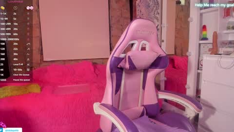 Snapshot of kikilepetite chatting on 12.18.24 kiki online show from 12.18.24