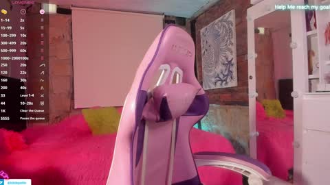 Snapshot of kikilepetite chatting on 01.16.25 kiki online show from 01.16.25