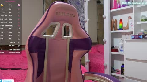 Snapshot of kikilepetite chatting on 02.26.25 kiki online show from 02.26.25