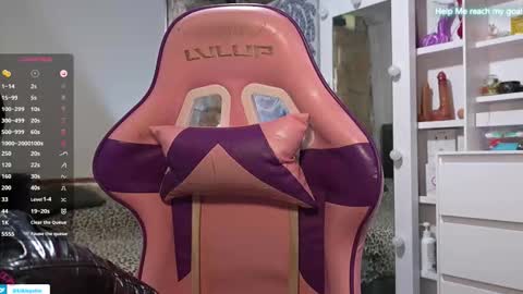 Snapshot of kikilepetite chatting on 10.07.25 kiki online show from 10.07.25