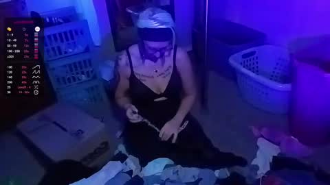 Snapshot of kikilovespartylights chatting on 01.01.25 kikilovespartylights online show from 01.01.25