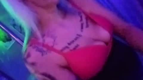 Snapshot of kikilovespartylights chatting on 03.11.25 kikilovespartylights online show from 03.11.25