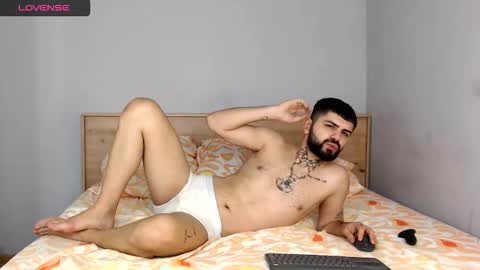 Snapshot of killianvane chatting on 10.27.25 killianvane online show from 10.27.25