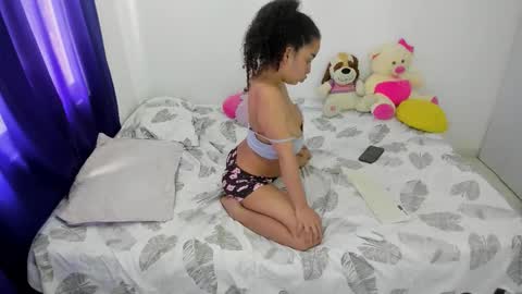 Snapshot of kim_bonny chatting on 10.29.25 Kim online show from 10.29.25