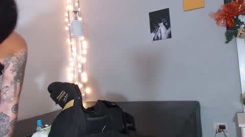 Snapshot of kimandyuk chatting on 12.18.24 Kim  Yuk online show from 12.18.24