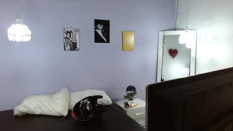 Snapshot of kimandyuk chatting on 01.18.25 Kim  Yuk online show from 01.18.25