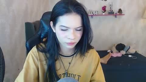 Snapshot of kimsy_ chatting on 10.10.25 kimsy_ online show from 10.10.25