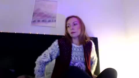 Snapshot of kingandprincess chatting on 02.02.25 sexysexyhotwetpinkredpussy online show from 02.02.25