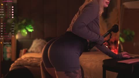 Snapshot of kinkylina_ chatting on 12.08.24 kinkylina_ online show from 12.08.24