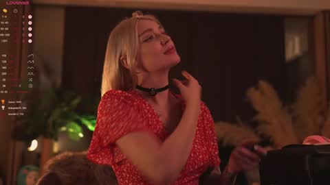 Snapshot of kinkylina_ chatting on 12.08.24 kinkylina_ online show from 12.08.24