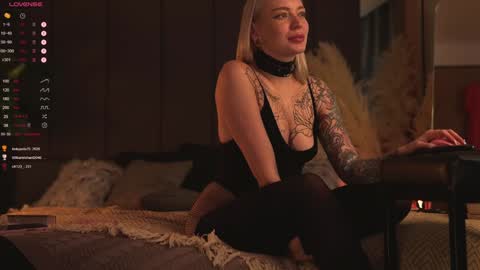 Snapshot of kinkylina_ chatting on 12.09.24 kinkylina_ online show from 12.09.24