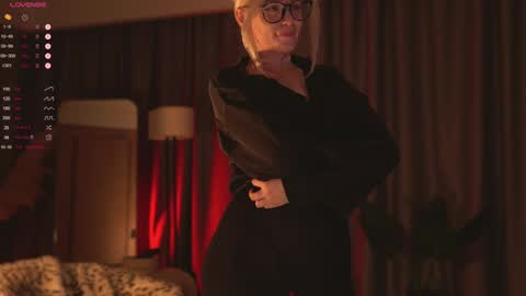 Snapshot of kinkylina_ chatting on 12.12.24 kinkylina_ online show from 12.12.24