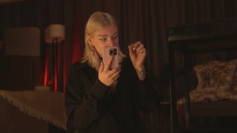 Snapshot of kinkylina_ chatting on 12.12.24 kinkylina_ online show from 12.12.24