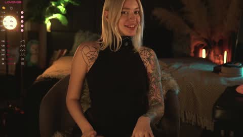 Snapshot of kinkylina_ chatting on 12.14.24 kinkylina_ online show from 12.14.24