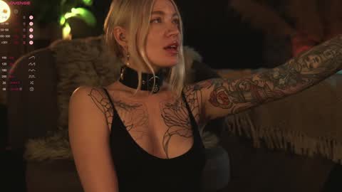 Snapshot of kinkylina_ chatting on 12.14.24 kinkylina_ online show from 12.14.24