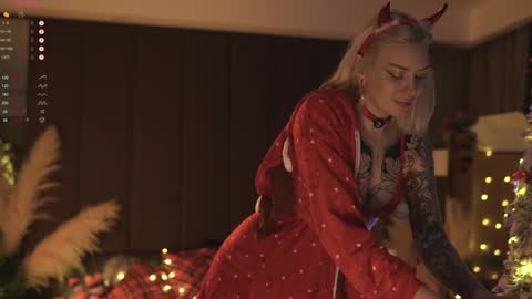 Snapshot of kinkylina_ chatting on 12.23.24 kinkylina_ online show from 12.23.24