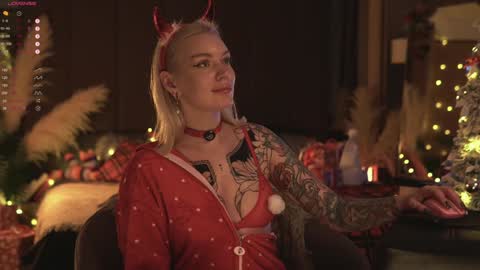 Snapshot of kinkylina_ chatting on 12.23.24 kinkylina_ online show from 12.23.24